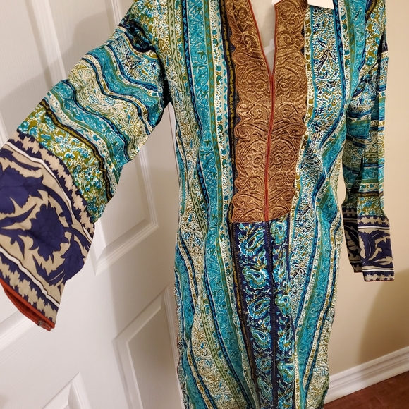 New Kurti/Dress by Sana Safinaz - Picture 2 of 2